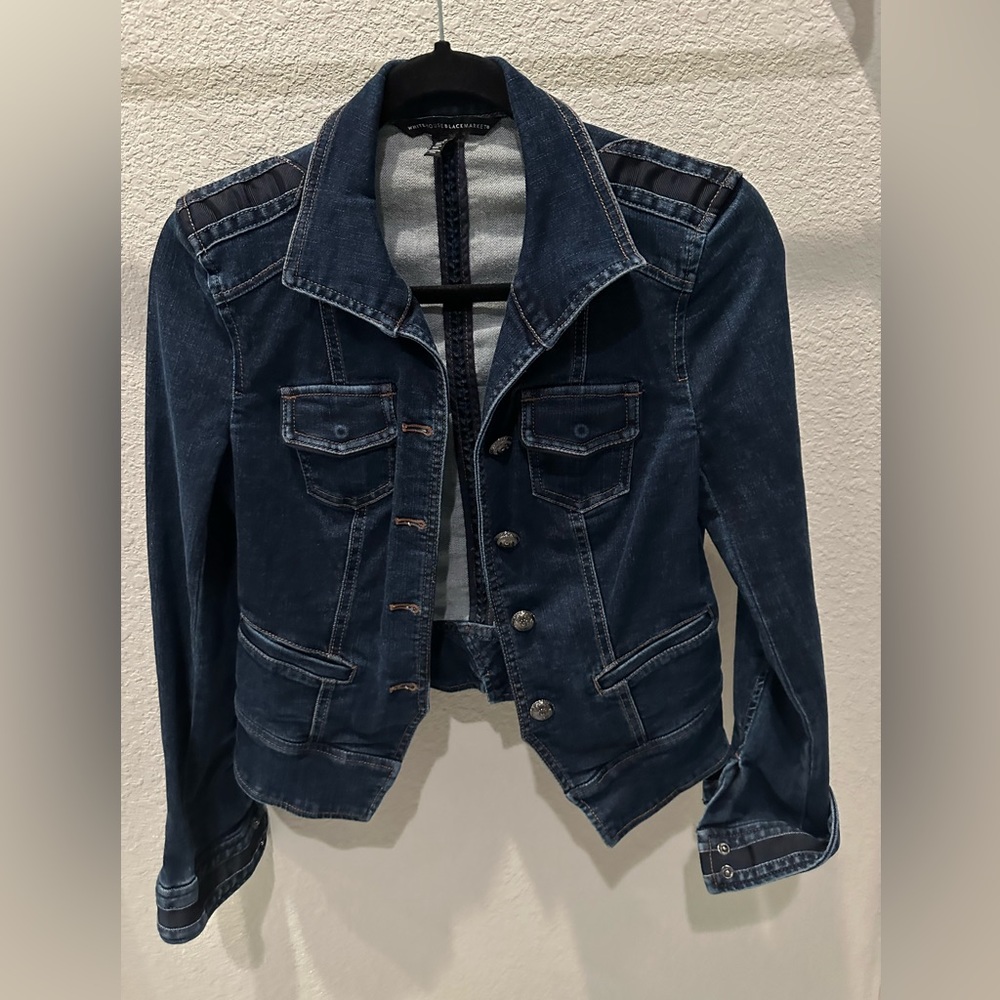 White House black market beautiful denim jean jacket size 00 worn once